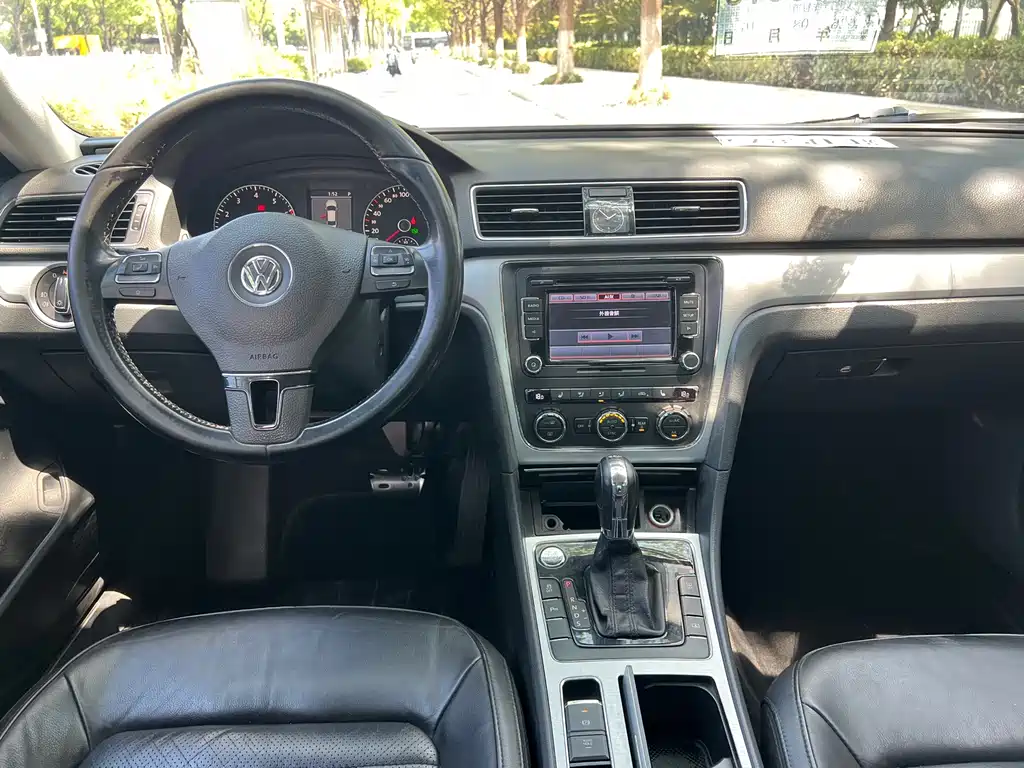Volkswagen Passat 2014 — фото 11