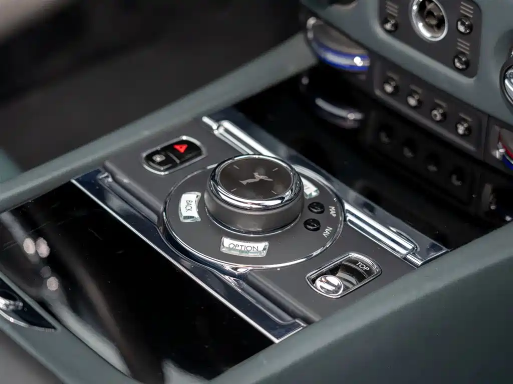 Rolls-Royce Dawn 2019 — фото 15