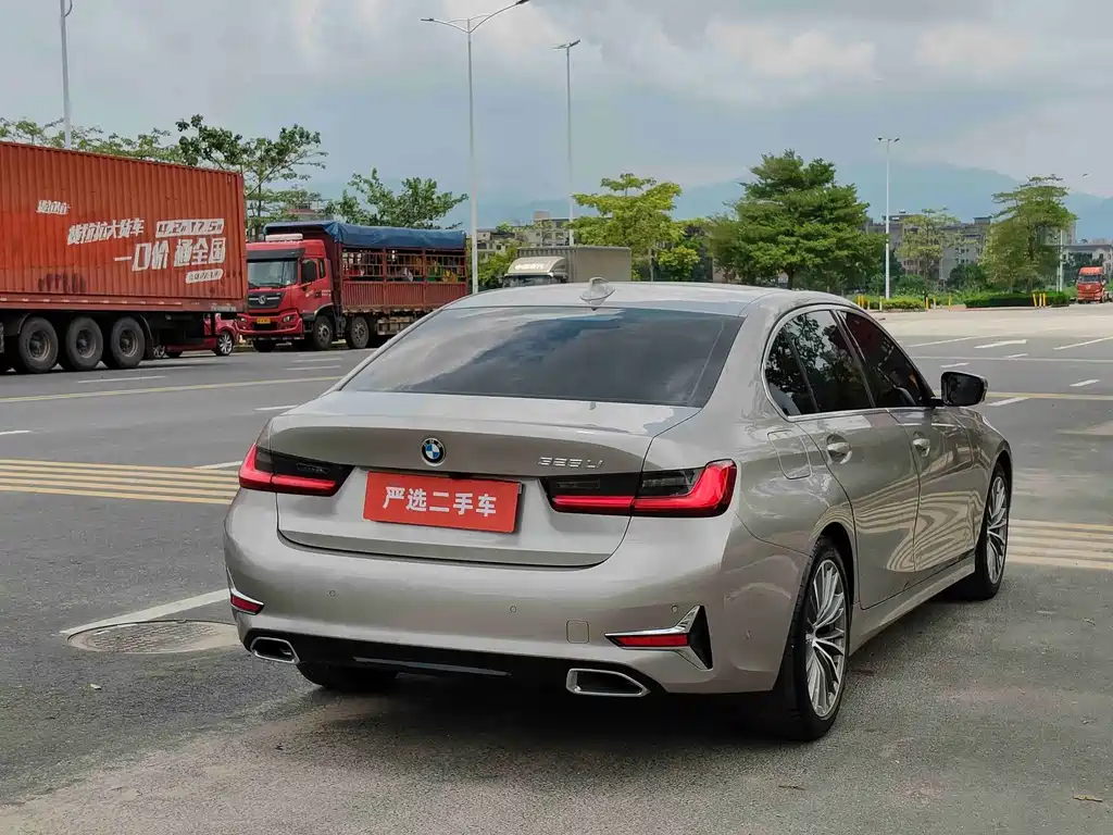 BMW 3 Series 2019 — фото 10