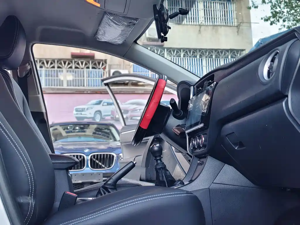Toyota Corolla 2017 — фото 10