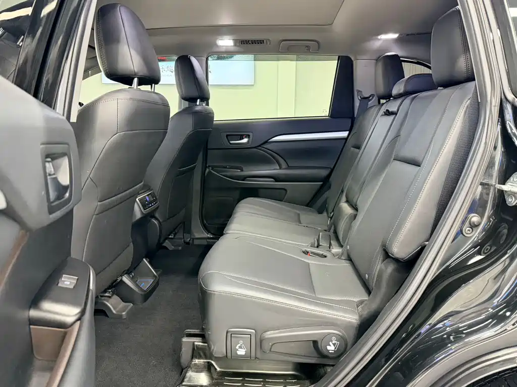 Toyota Highlander 2020 — фото 10