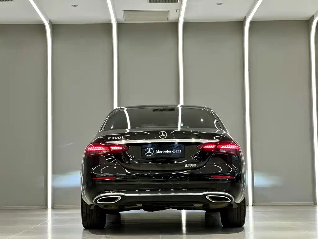 Mercedes-Benz E-Class 2022 — фото 8