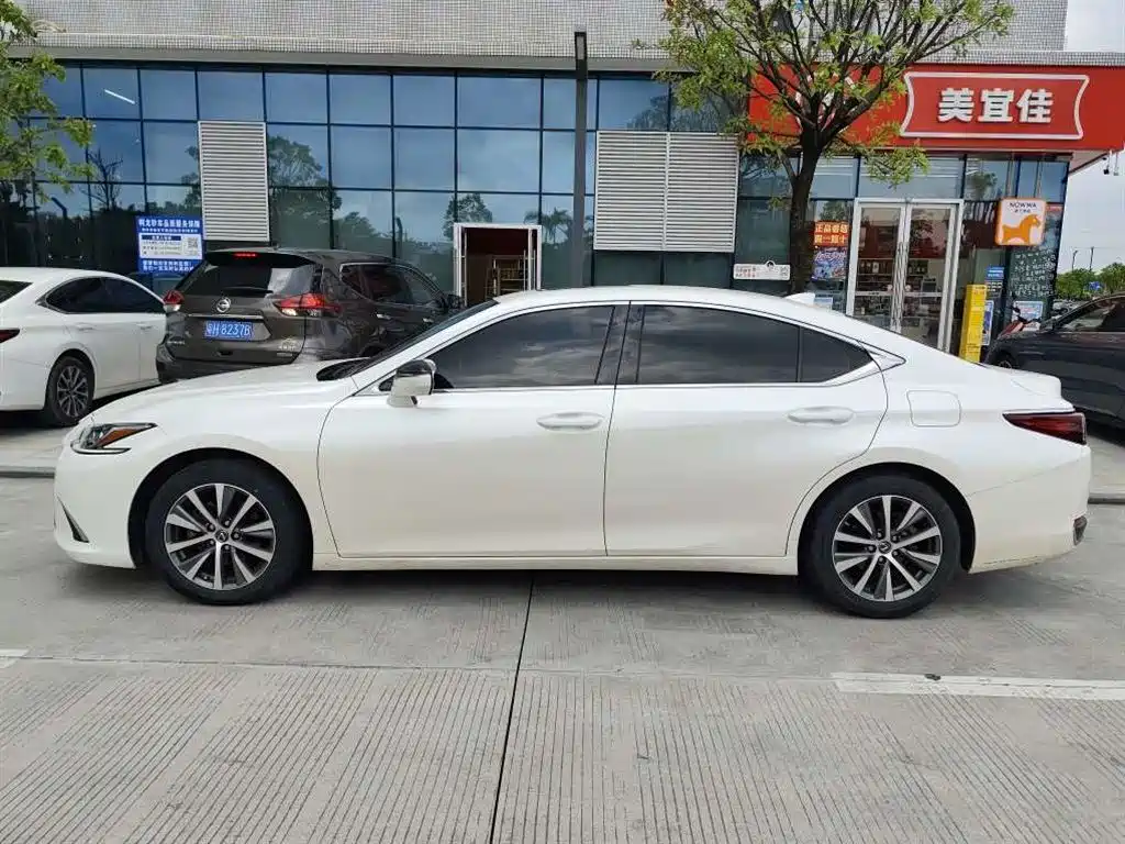 Lexus ES 2020 — фото 7
