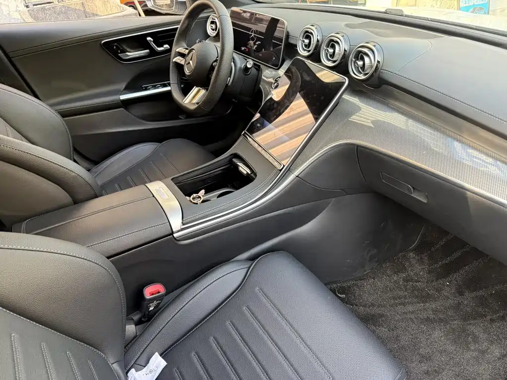 Mercedes-Benz C-Class 2025 — фото 10