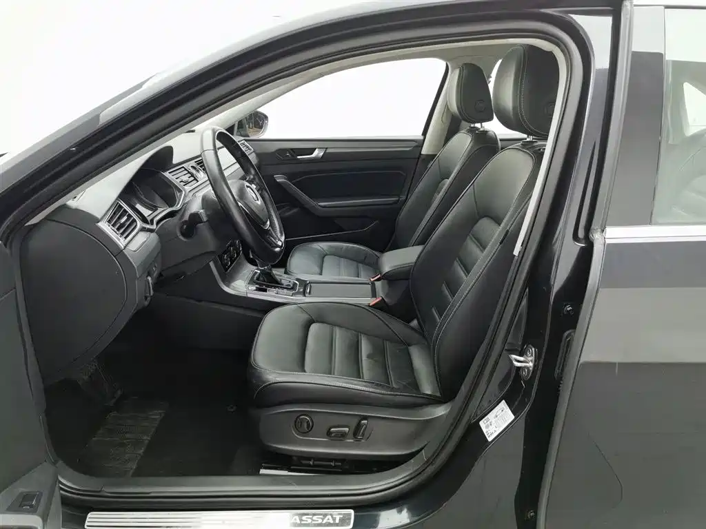 Volkswagen Passat 2018 — фото 10