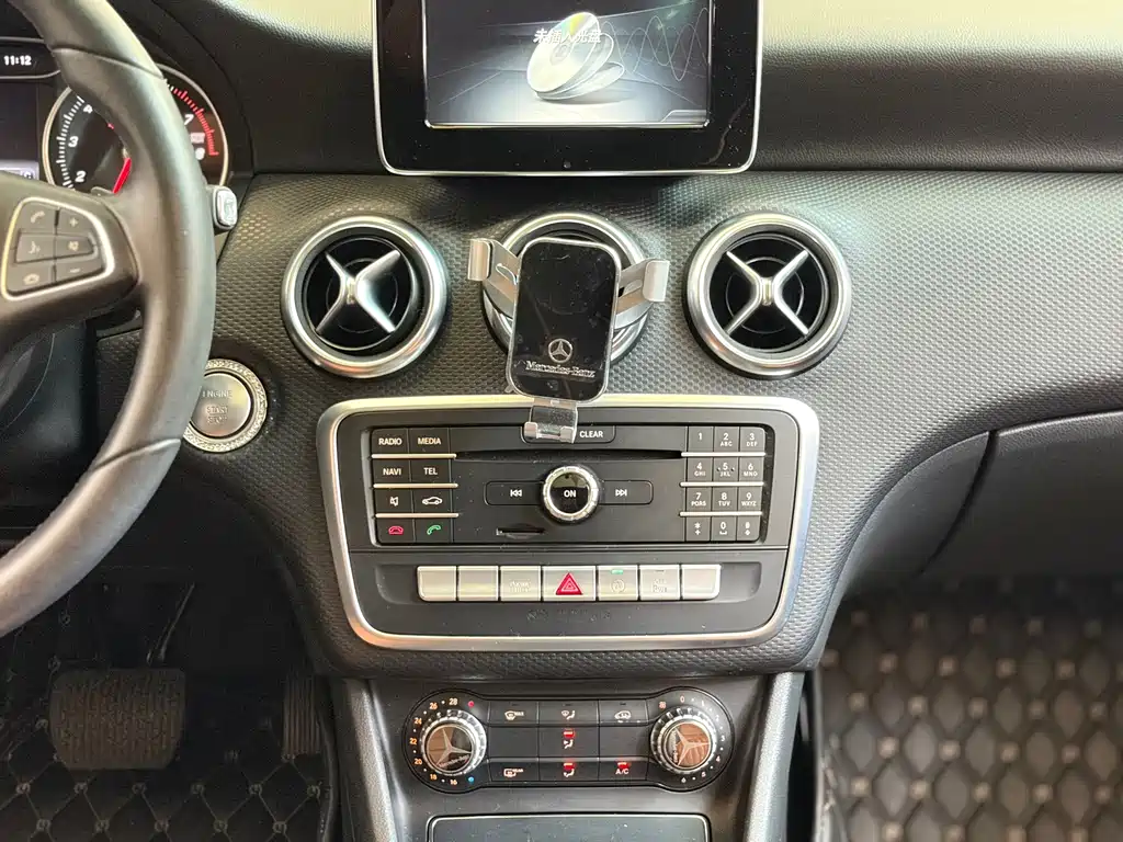 Mercedes-Benz A-Class 2016 — фото 11