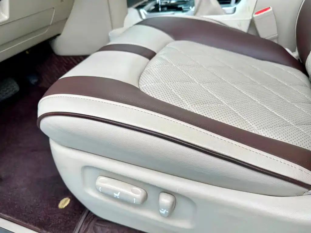 Toyota Land Cruiser 2020 — фото 12