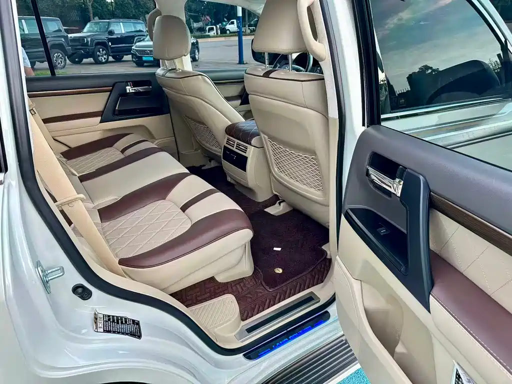 Toyota Land Cruiser 2020 — фото 14