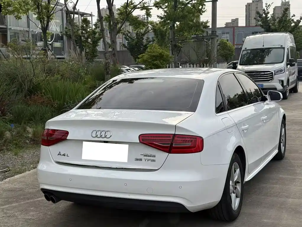 Audi A4L 2015 — фото 12