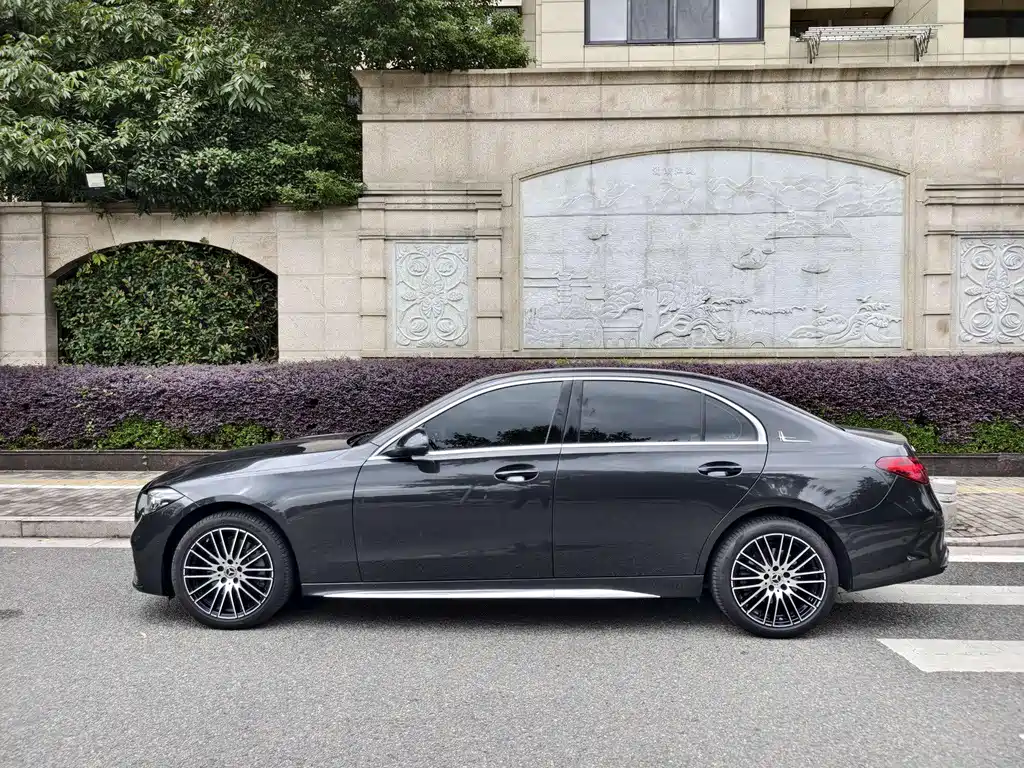 Mercedes-Benz C-Class 2024 — фото 4