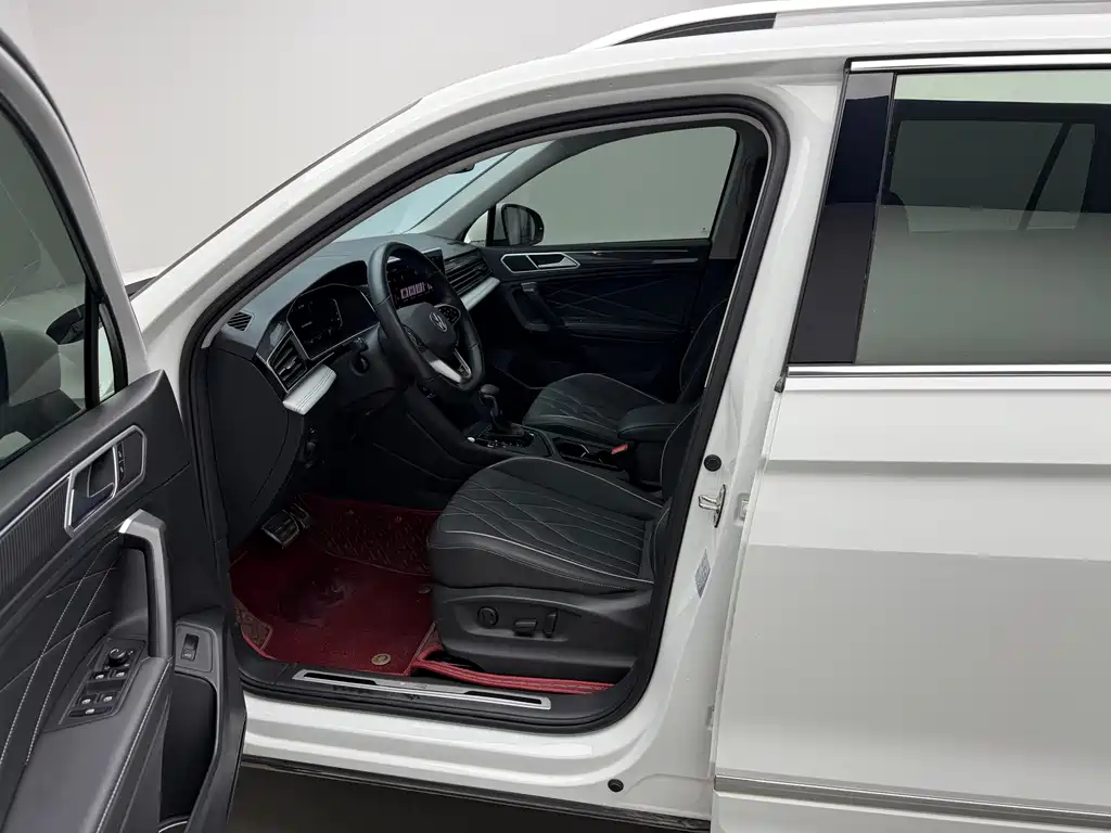 Volkswagen Tiguan L 2023 — фото 17