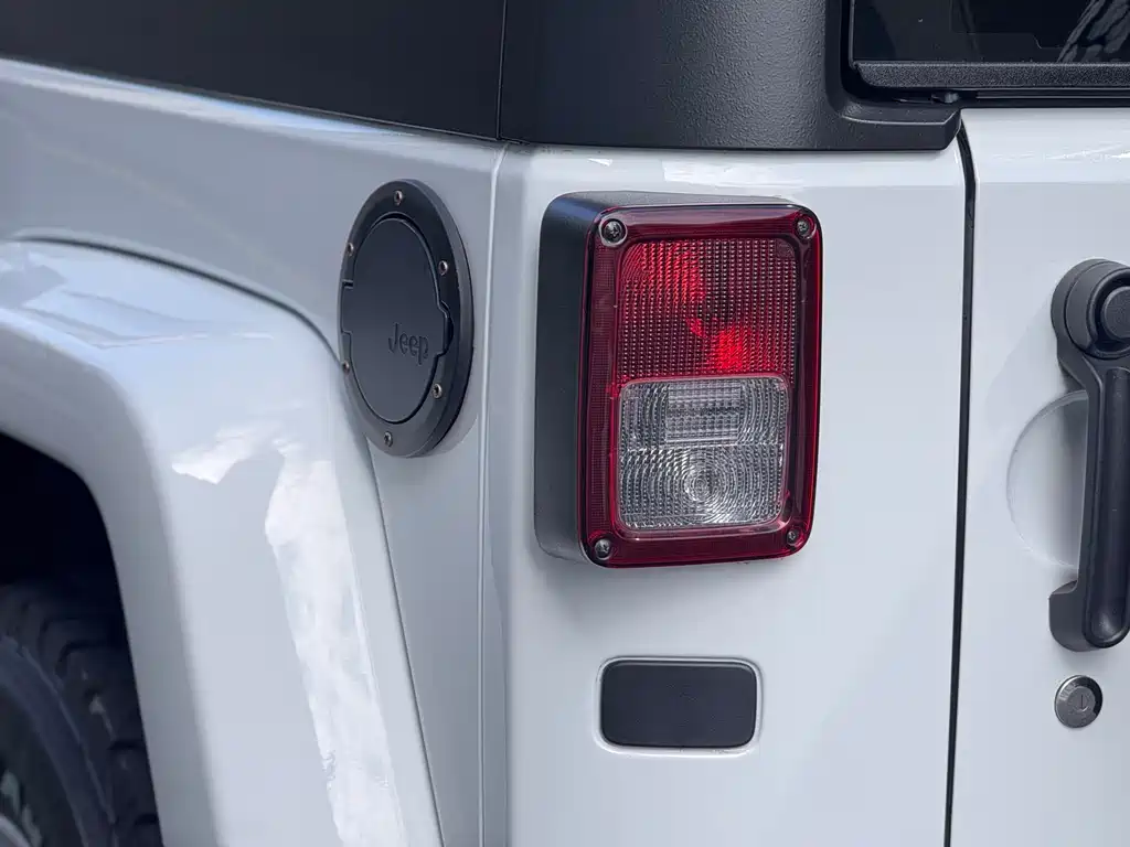 Jeep Wrangler 2016 — фото 26