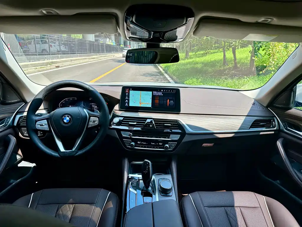 BMW 5 Series 2023 — фото 11