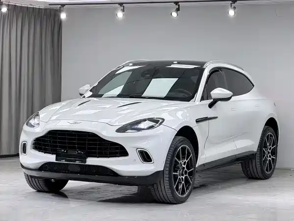 Aston Martin DBX 2022