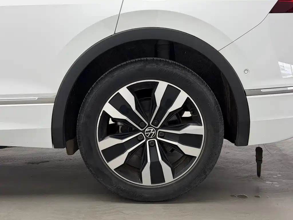 Volkswagen Tiguan L 2023 — фото 18