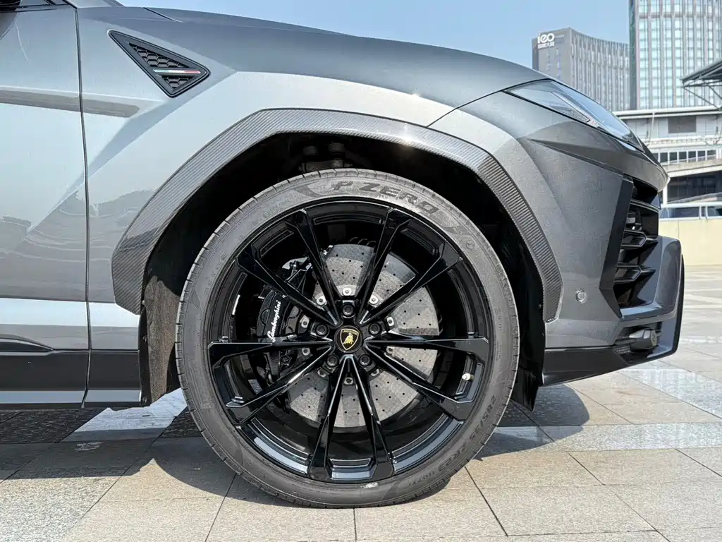 Lamborghini Urus 2019 — фото 18