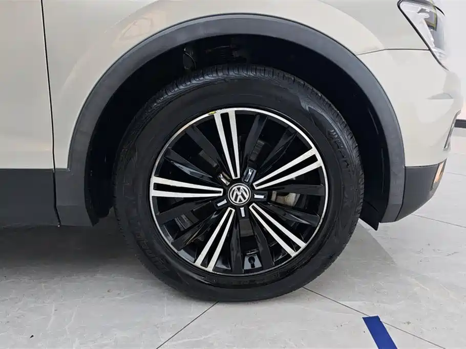 Volkswagen Tiguan L 2020 — фото 6