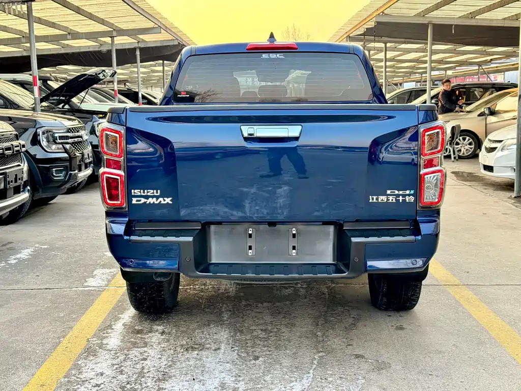 Isuzu D-MAX 2023 — фото 5