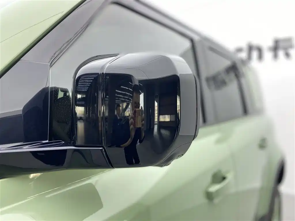 Land Rover Defender 2023 — фото 38