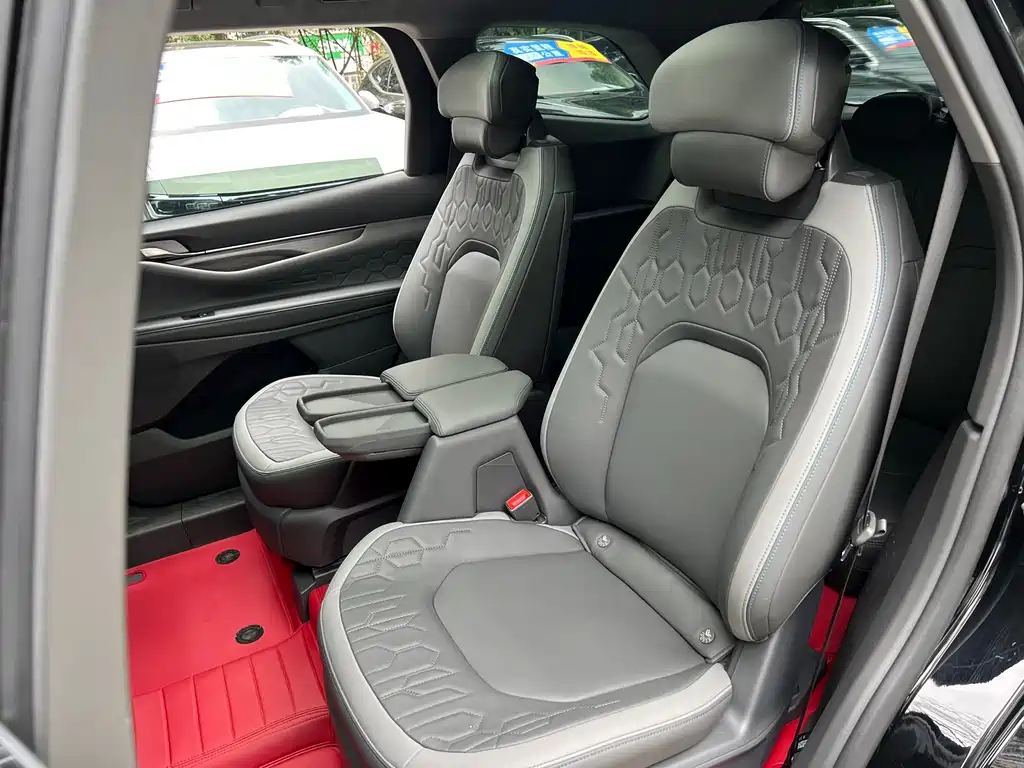 Ford Edge 2023 — фото 11