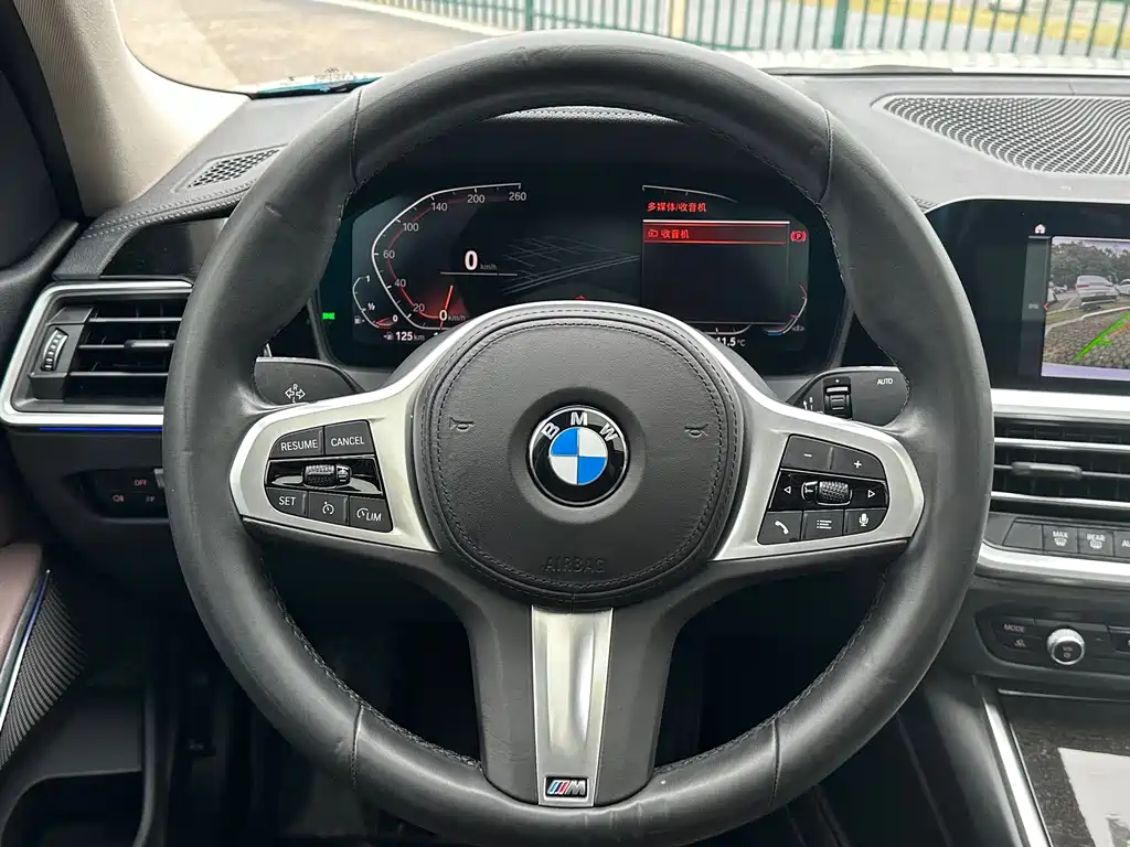 BMW 3 Series 2022 — фото 16