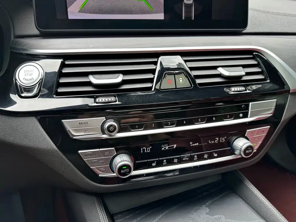 BMW 5 Series 2022 — фото 19