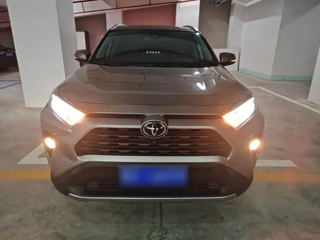 Toyota RAV4 2019 — фото 3