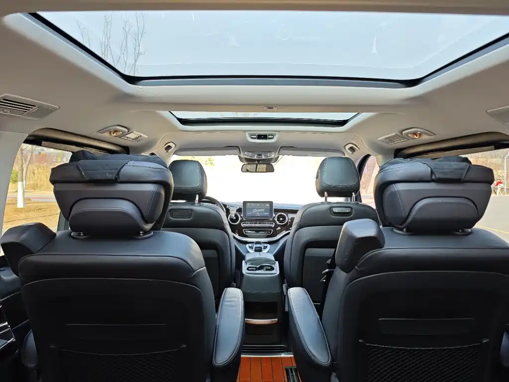 Mercedes-Benz V-Class 2018 — фото 21