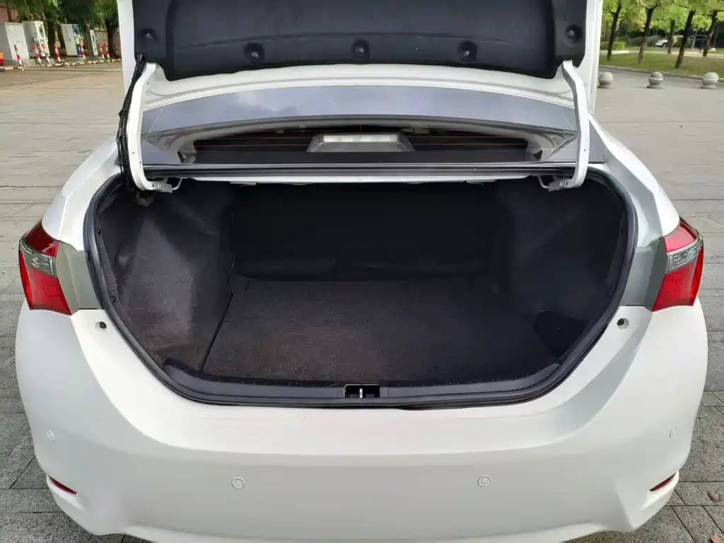 Toyota Corolla 2017 — фото 15