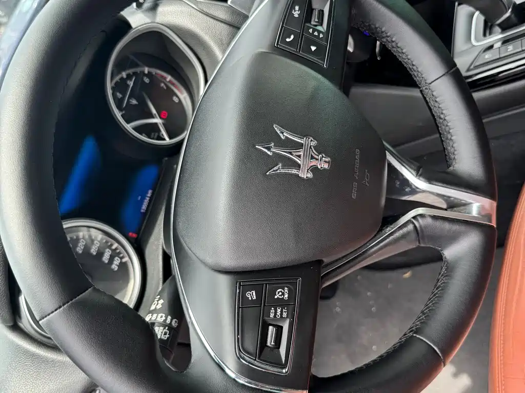 Maserati Levante 2017 — фото 11