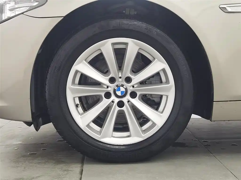 BMW 5 Series 2016 — фото 17
