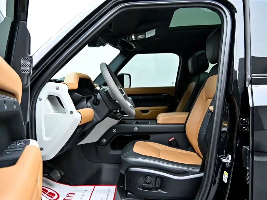 Land Rover Defender 2024 — фото 11