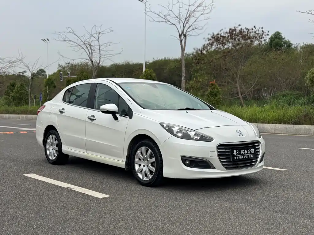 Peugeot 308 2015 — фото 3