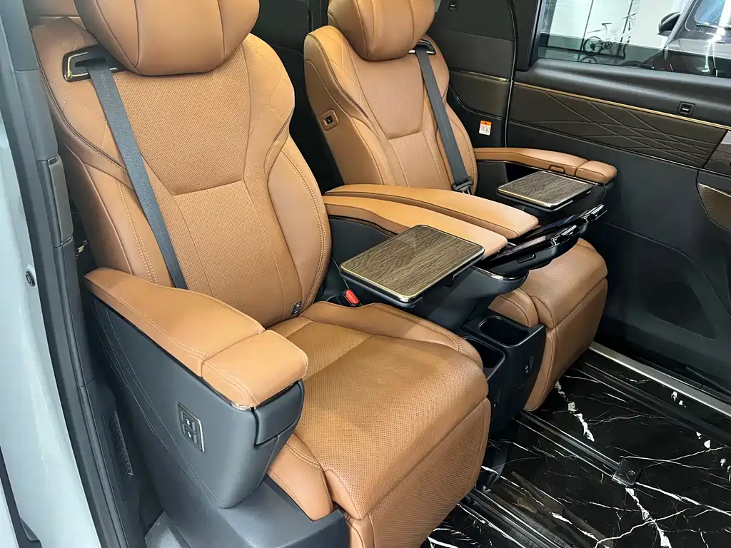 Toyota Alphard 2024 — фото 14