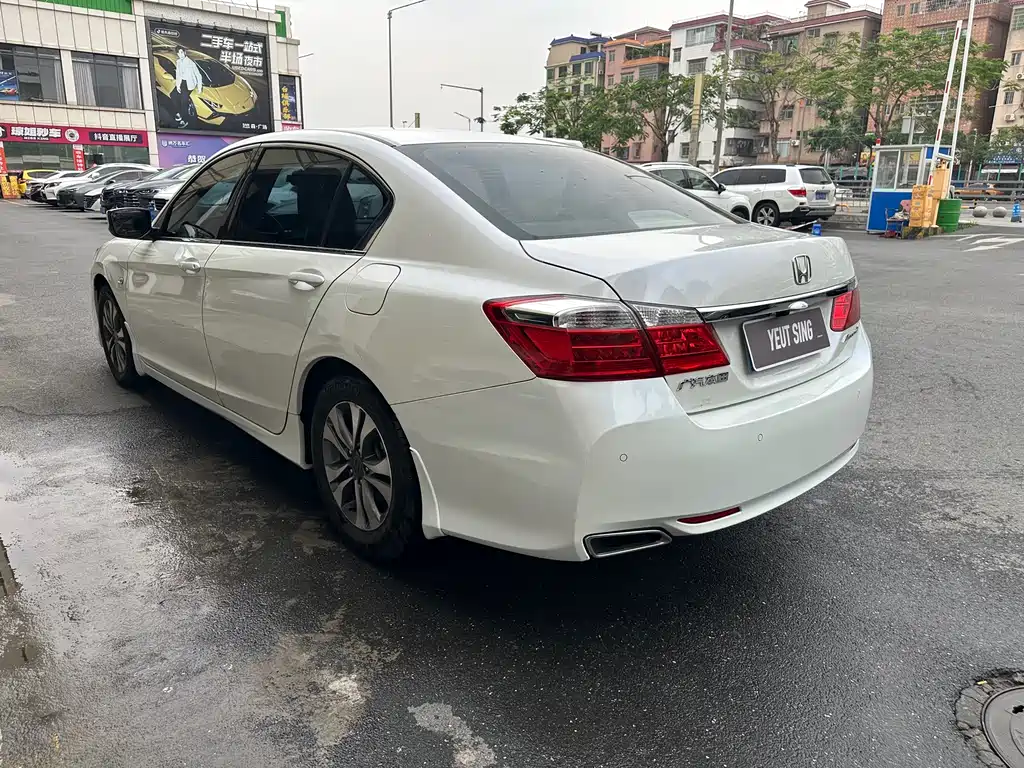 Honda Accord 2014 — фото 10