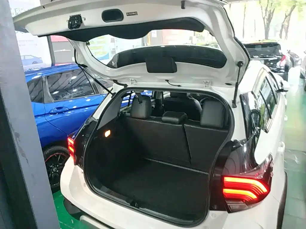 Toyota Yaris L 2021 — фото 19
