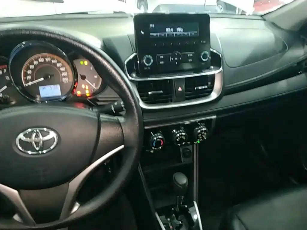 Toyota Yaris L 2021 — фото 10