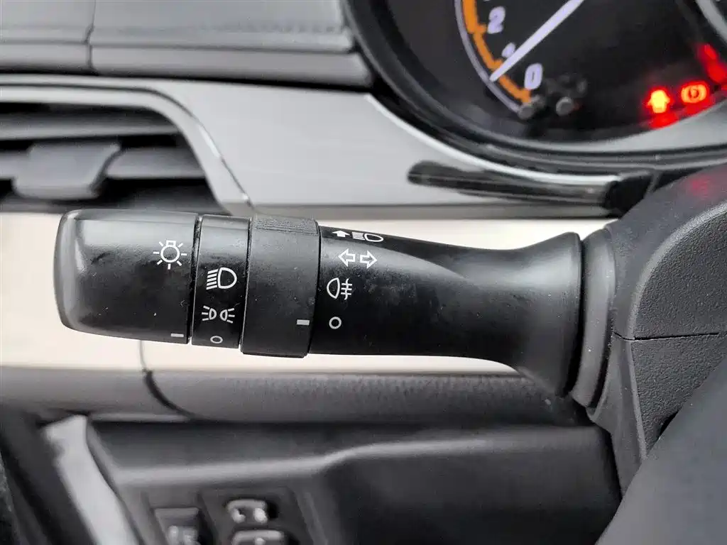Toyota Yaris L 2023 — фото 21