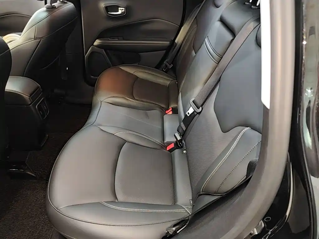 Jeep Compass 2018 — фото 17