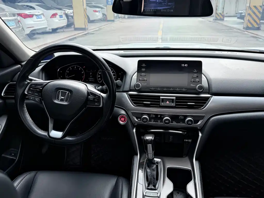 Honda Accord 2018 — фото 8