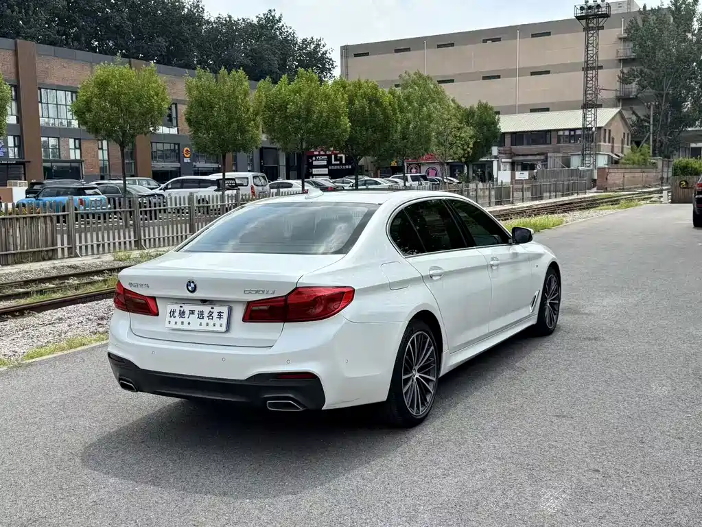 BMW 5 Series 2020 — фото 16