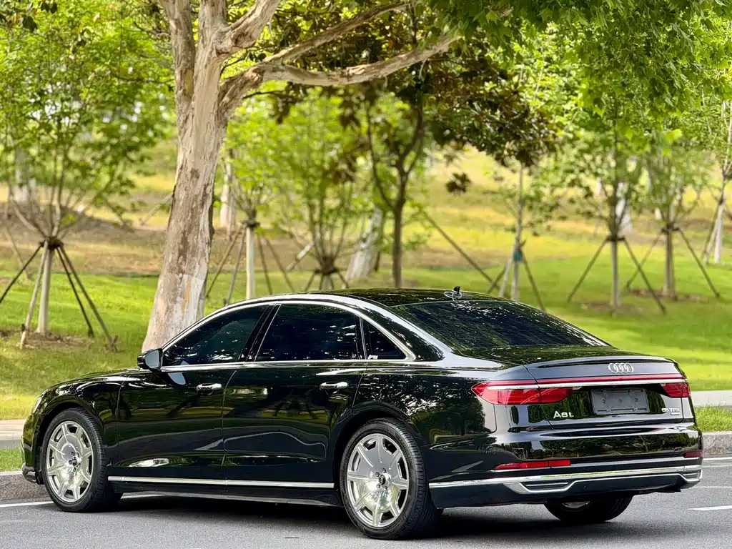Audi A8 2018 — фото 8