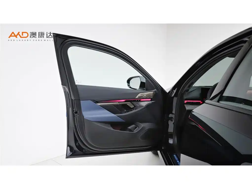 BMW 5 Series 2025 — фото 10