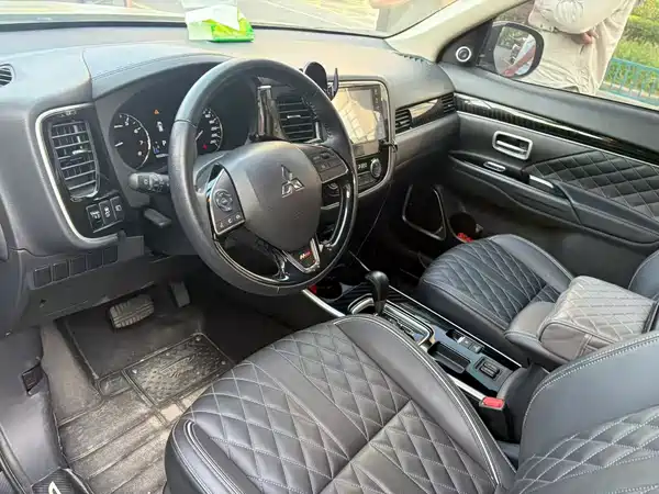 Mitsubishi Outlander 2021