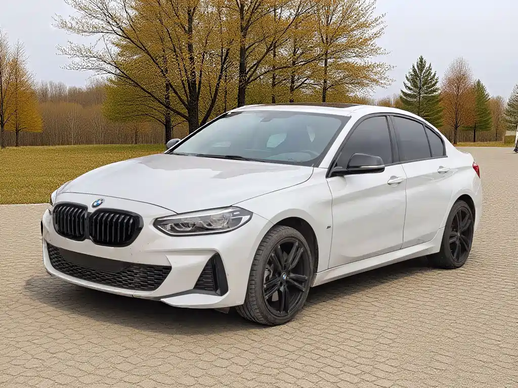 BMW 1 Series 2023 — фото 1