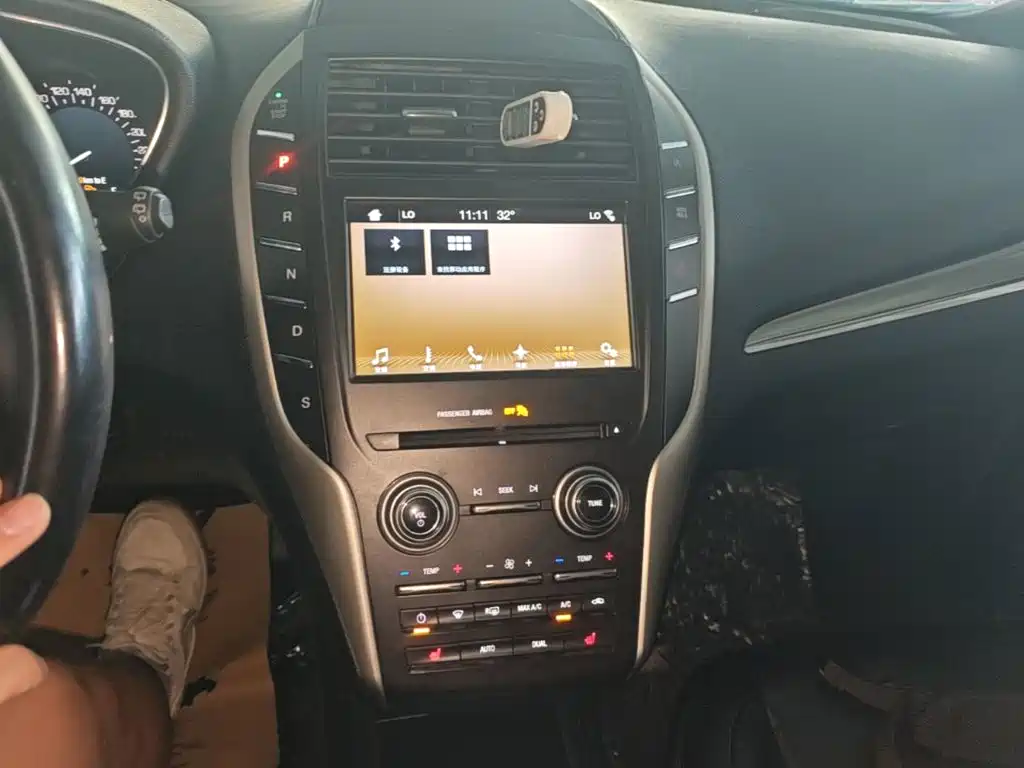 Lincoln MKC 2018 — фото 13