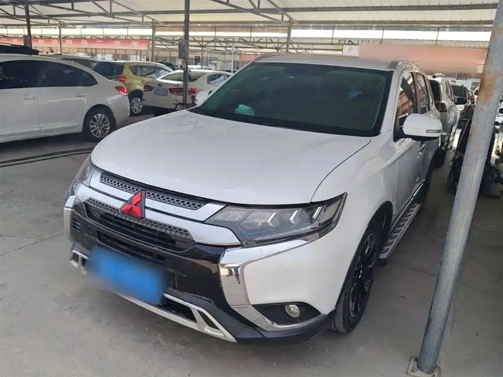 Mitsubishi Outlander 2019 — фото 1
