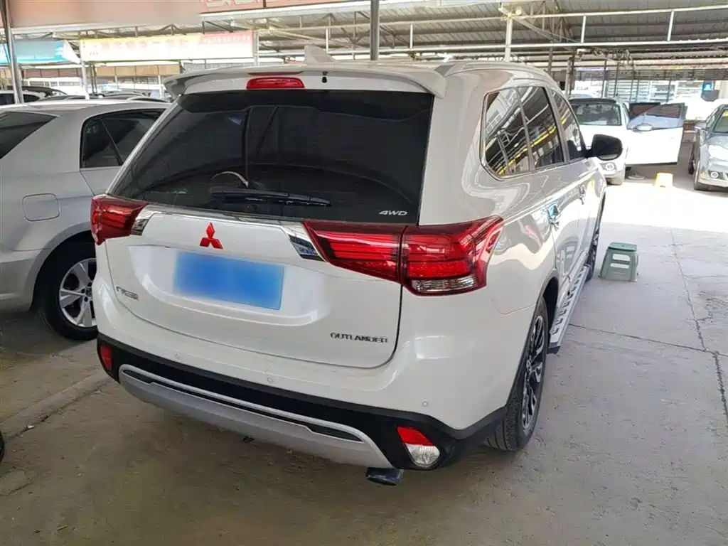 Mitsubishi Outlander 2019 — фото 7