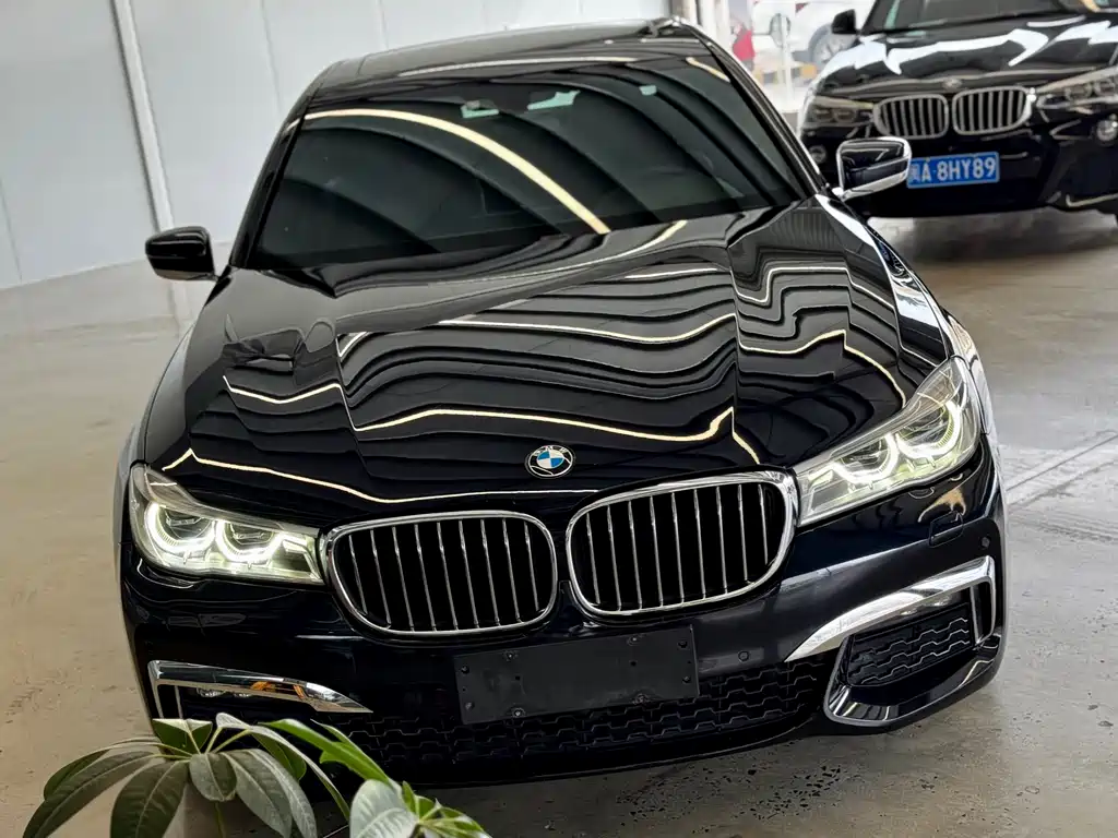BMW 7 Series 2017 — фото 8