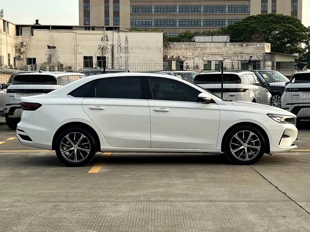 Geely Emgrand 2022 — фото 14